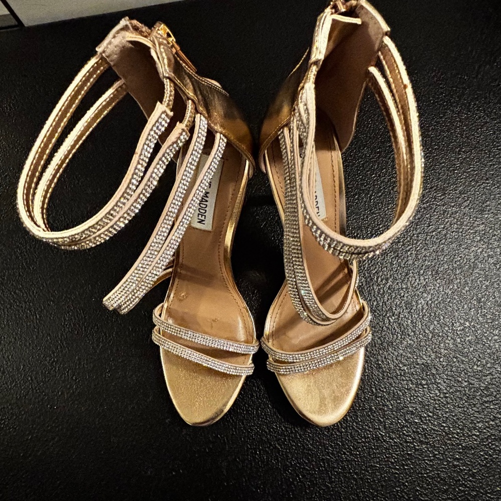 Steve Madden Sweetest Rose Gold Sz 7.5 Strappy Sandals with Back Zip